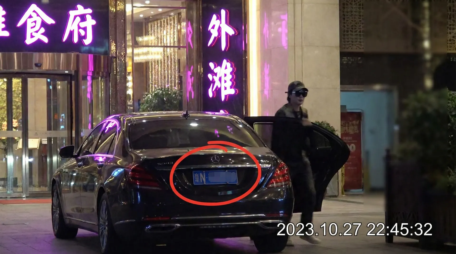 福建兄妹-最新作品|高清视频|福建兄妹官网 - 豪车餐厅外偷拍